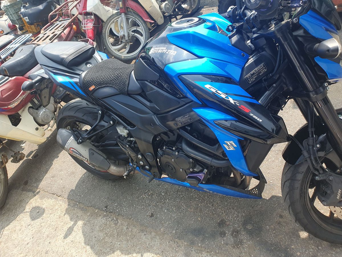 스즈키 GSX S 750 main
