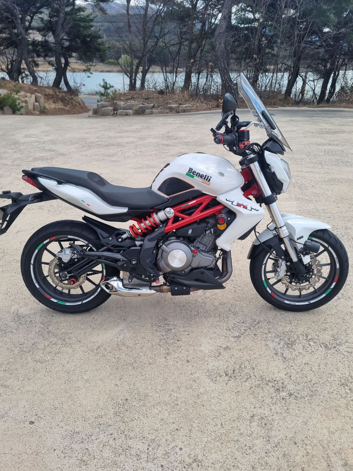 베넬리 TNT 300 ABS main
