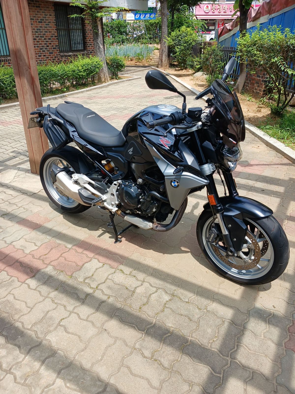 BMW F 900 R main