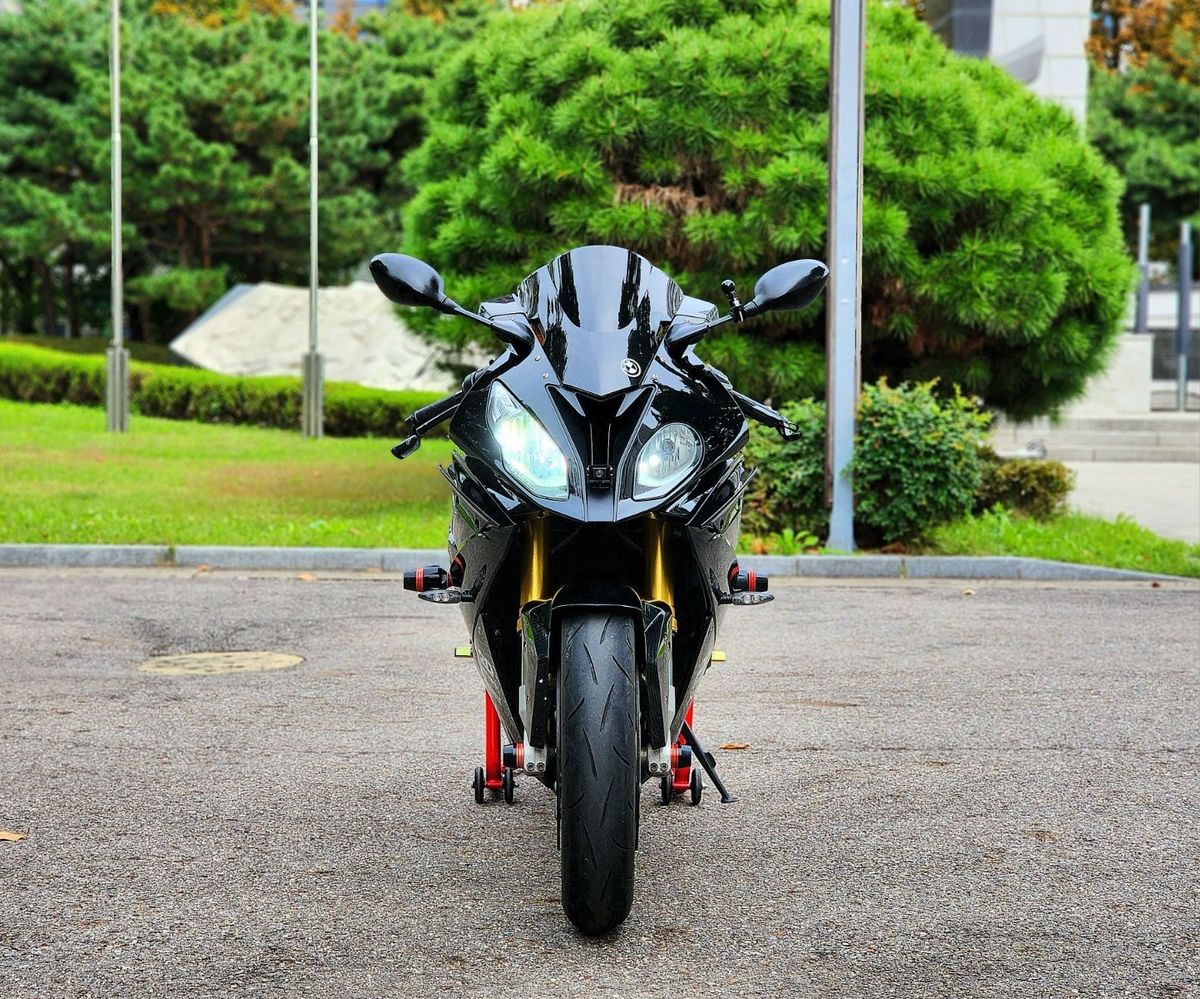 BMW S 1000 RR more