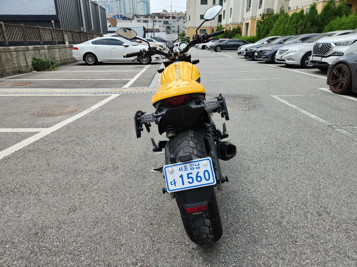 두카티 스크램블러 풀 스로틀 4
