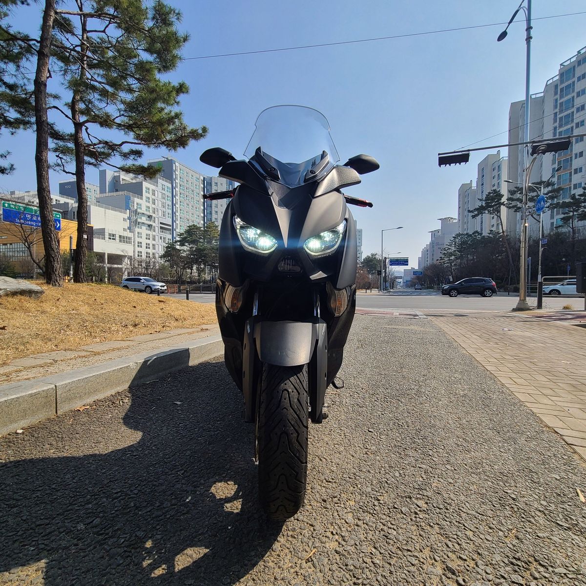 야마하 XMAX 300 ABS more