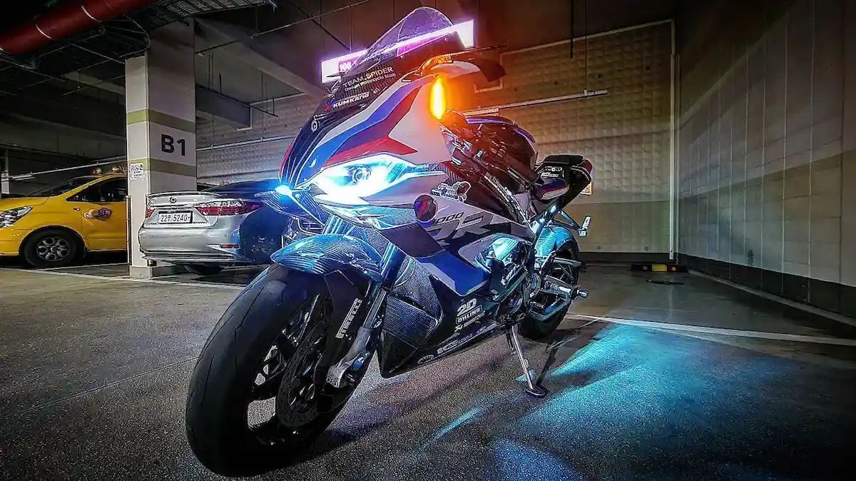 BMW M 1000 RR main