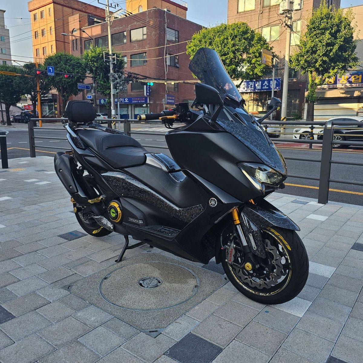 야마하 TMAX 560 main