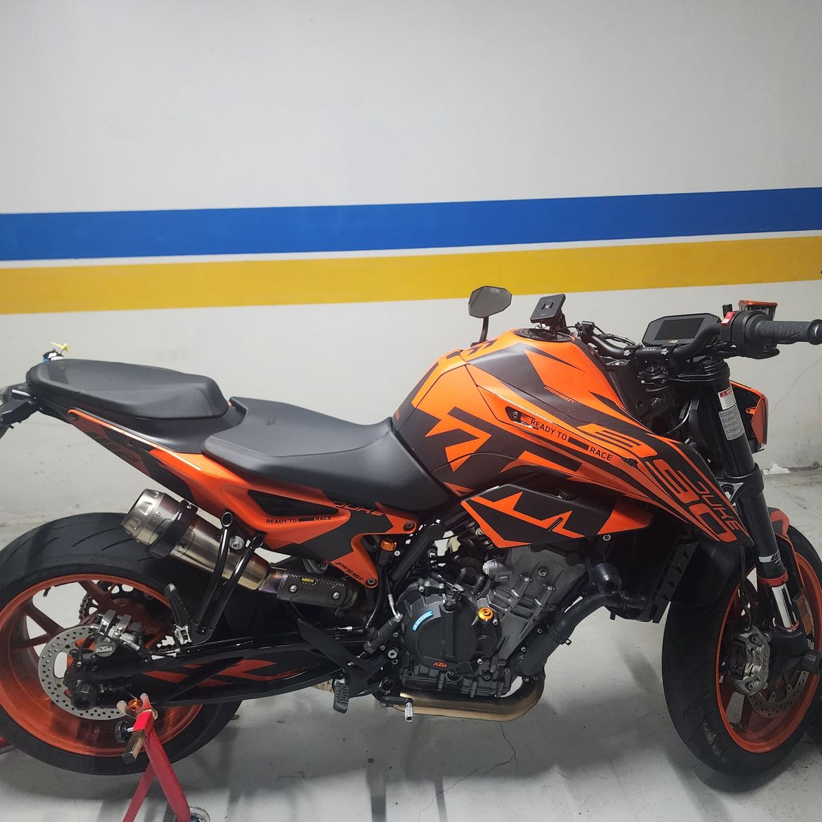KTM 890 듀크 GP main