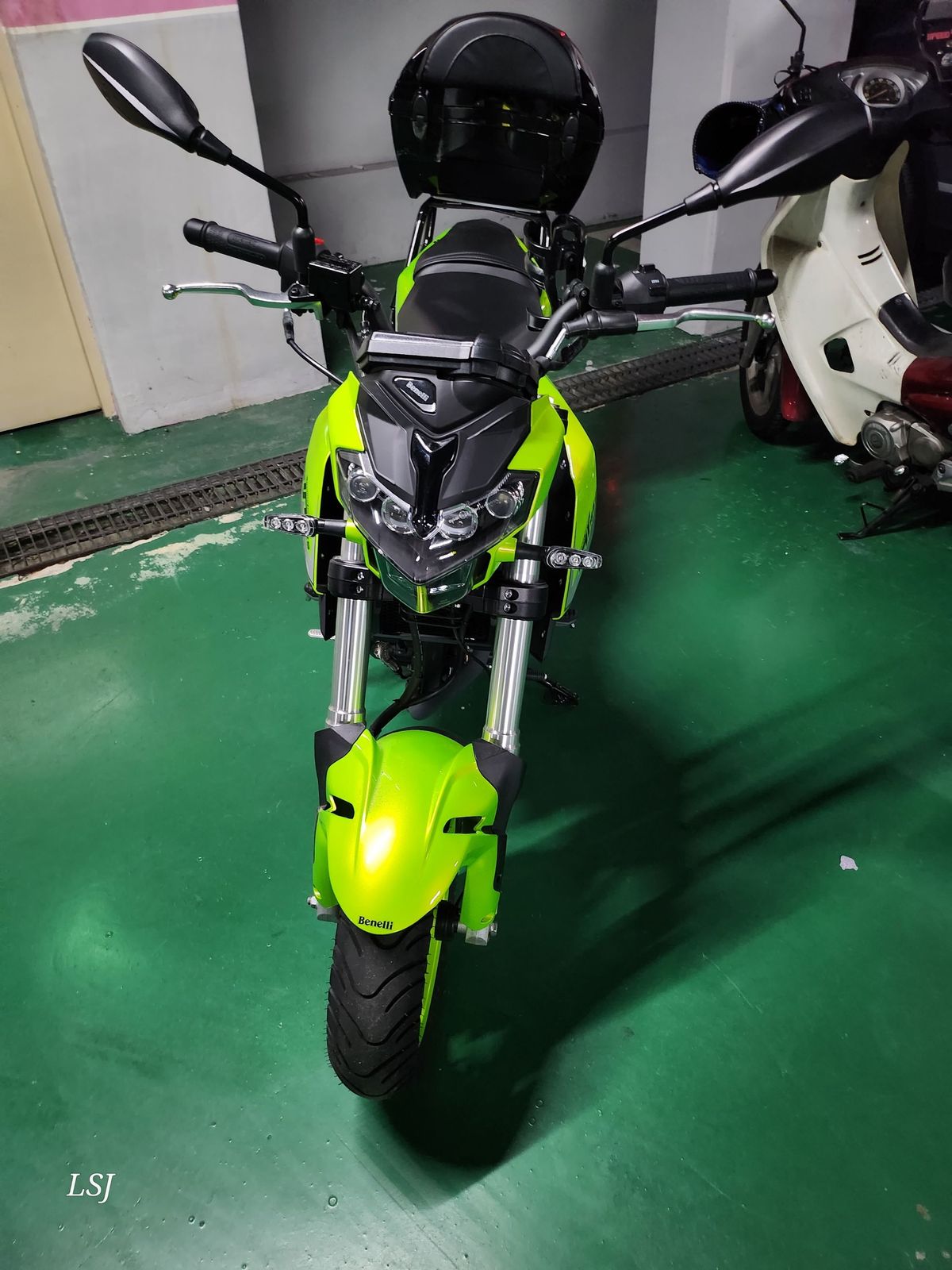 베넬리 TNT 125 more
