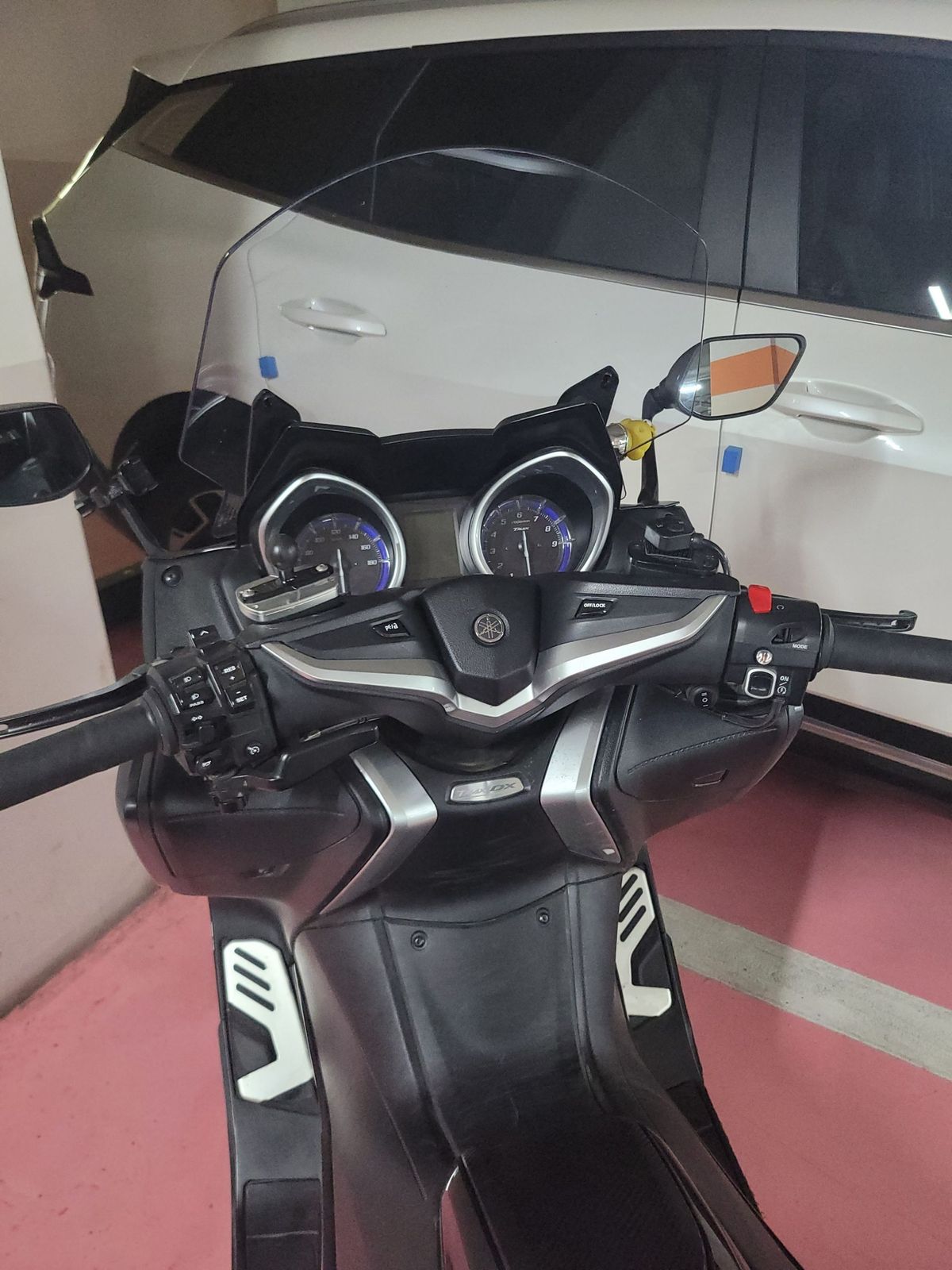 야마하 TMAX DX 6
