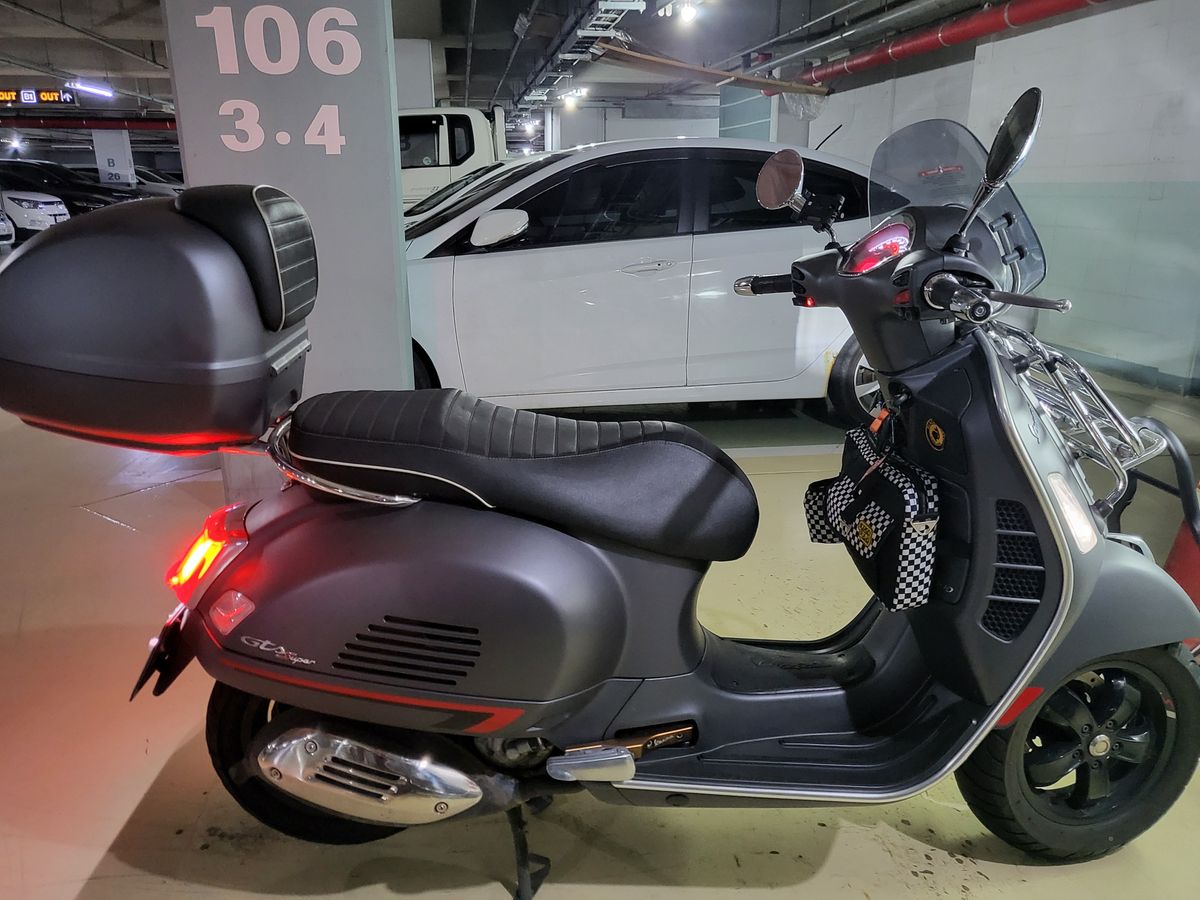 베스파 GTS 300 슈퍼스포츠 main