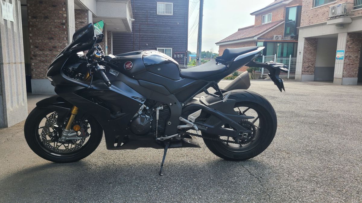 혼다 CBR 1000 RR-R 파이어블레이드 SP thumb 2