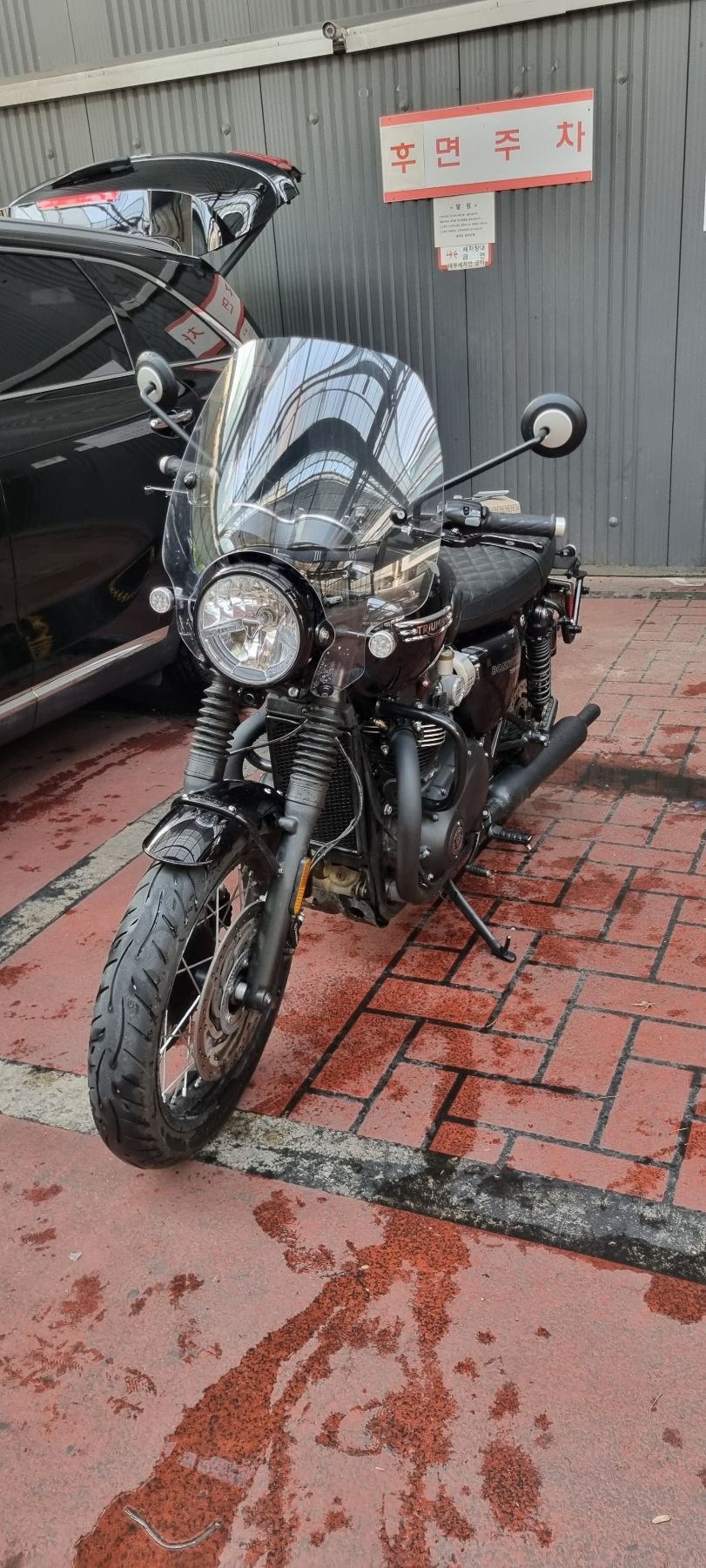 트라이엄프 본네빌 T120 블랙 9