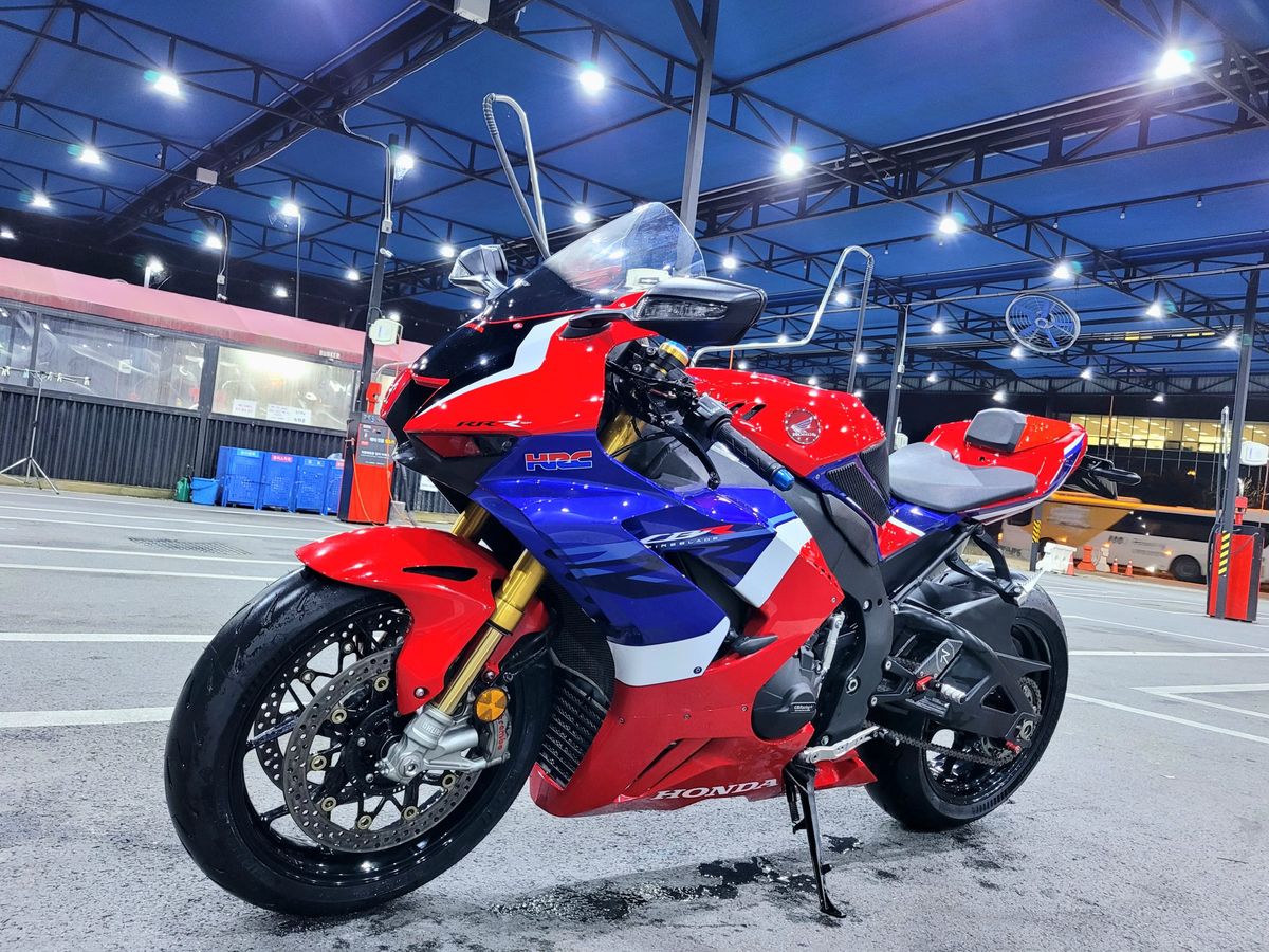 혼다 CBR 1000 RR-R 파이어블레이드 SP thumb 2
