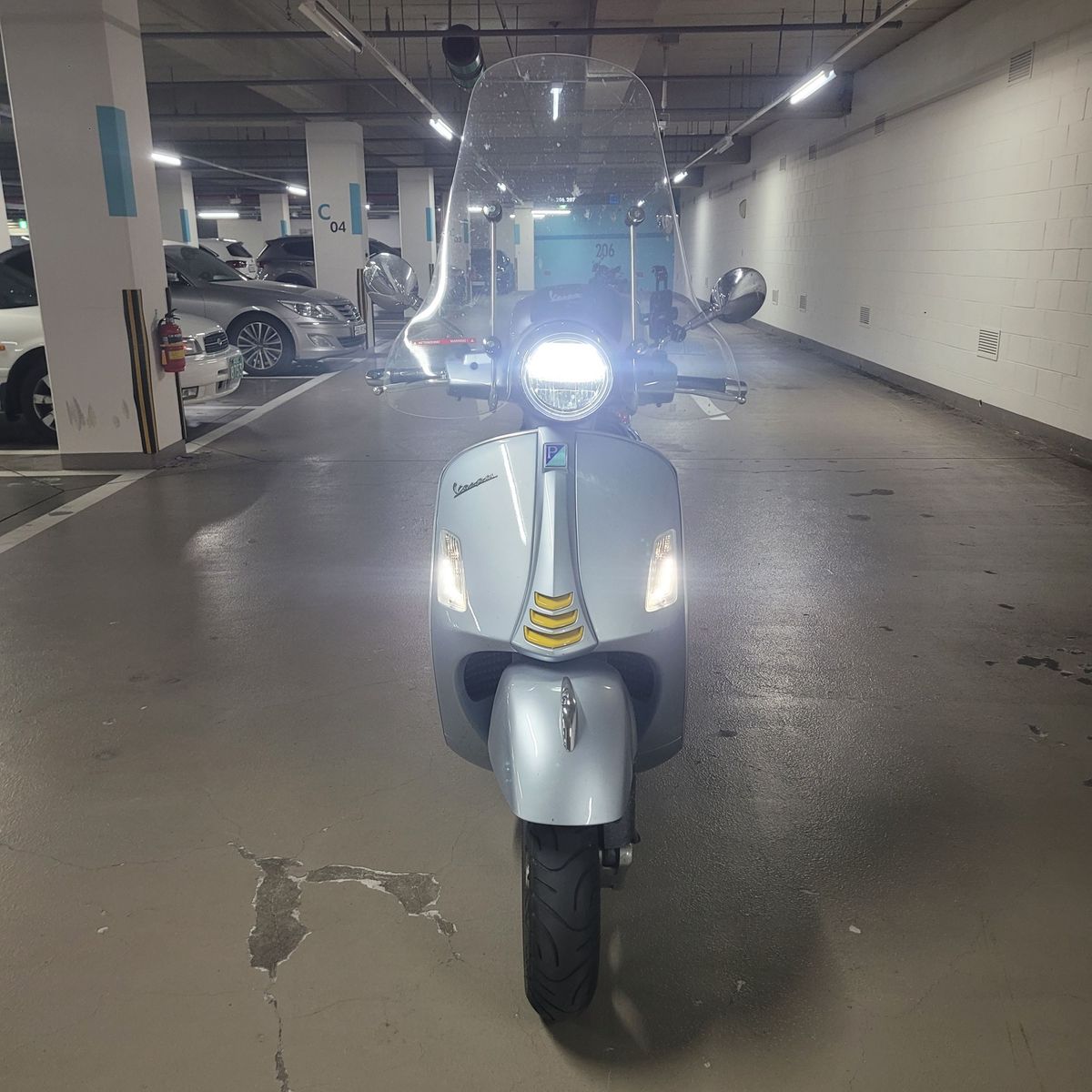 베스파 GTS 300 슈퍼테크 more