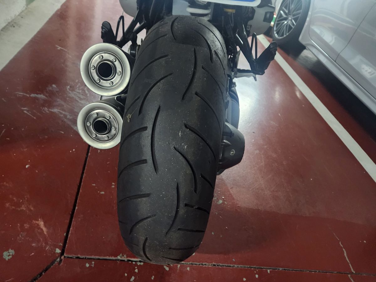 BMW R nine T 4