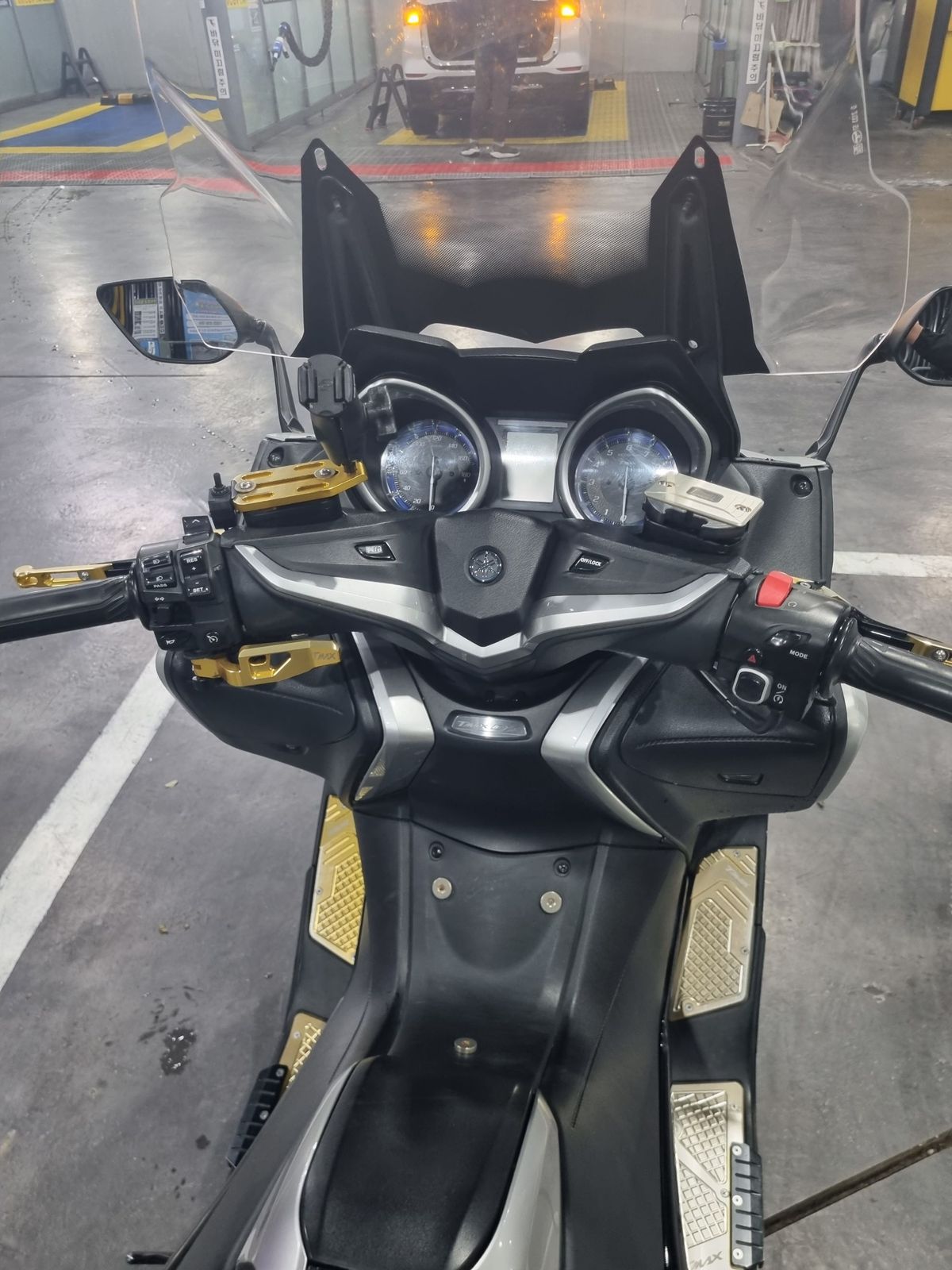 야마하 TMAX DX 6