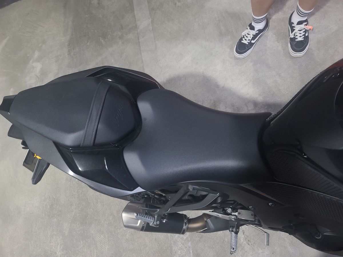 가와사키 닌자 ZX 10 R 8