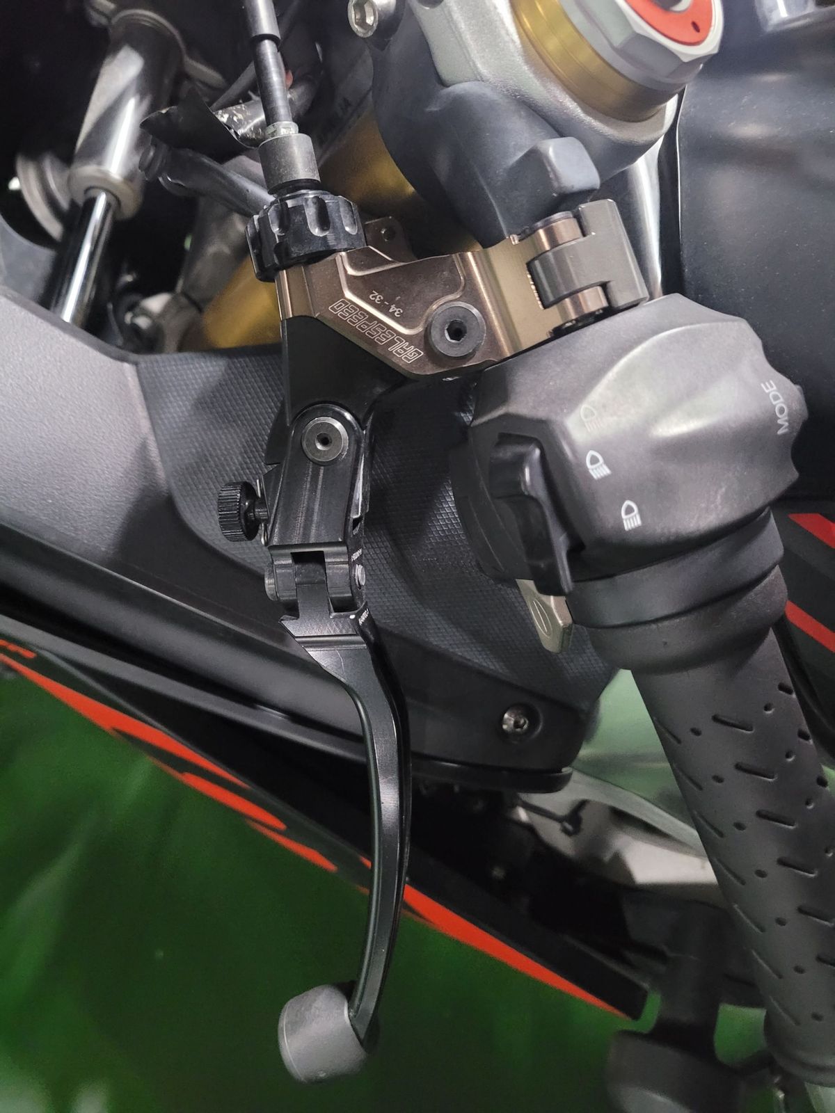 아프릴리아 RSV 4 RR 8