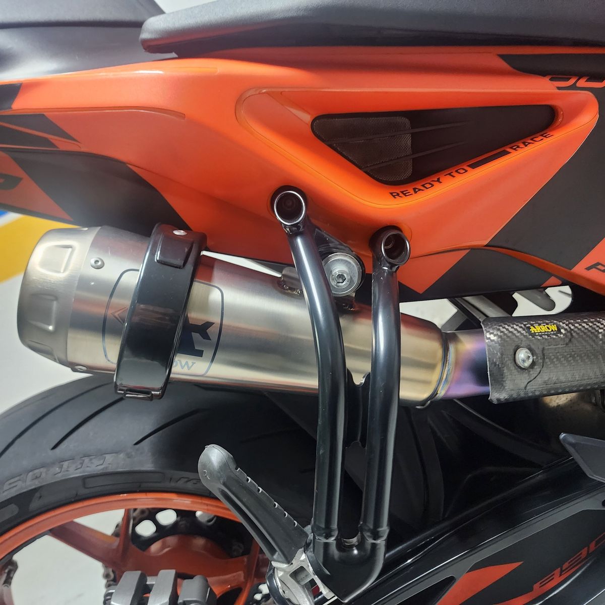 KTM 890 듀크 GP 10
