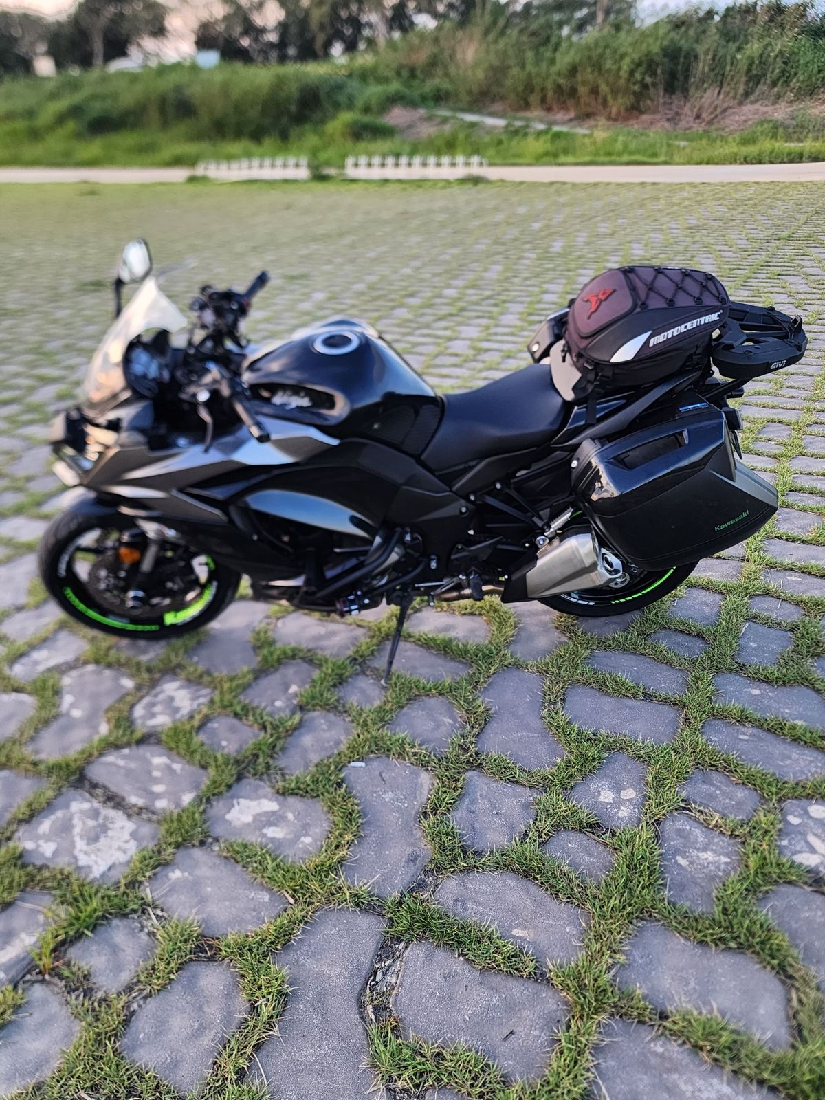 가와사키 Z 1000 SX main