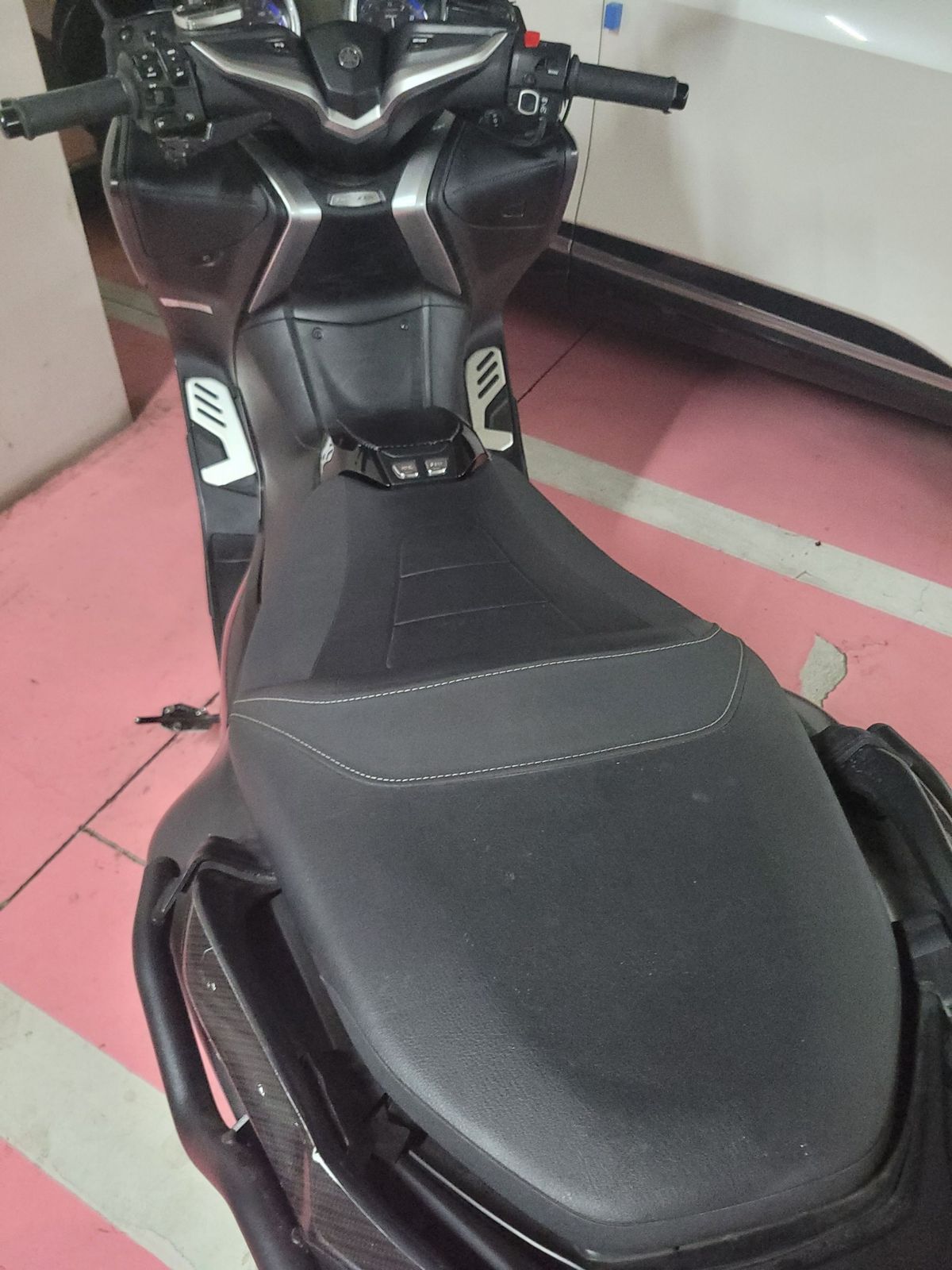 야마하 TMAX DX 8