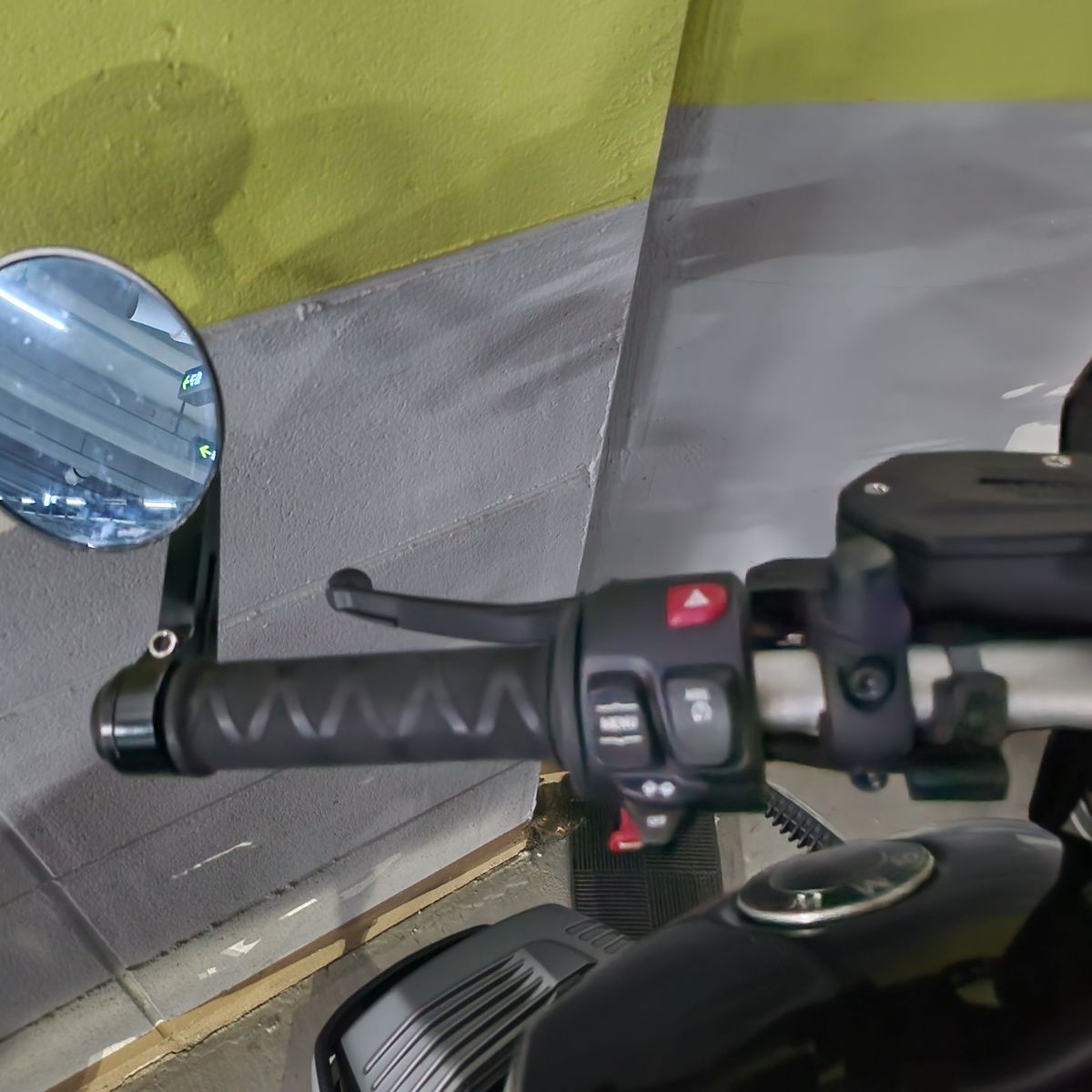 BMW R nine T  6