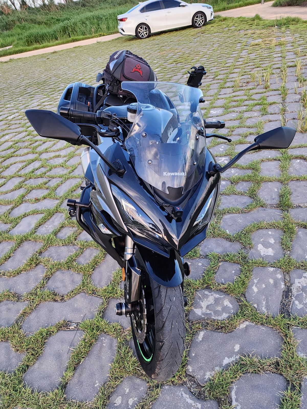 가와사키 Z 1000 SX more