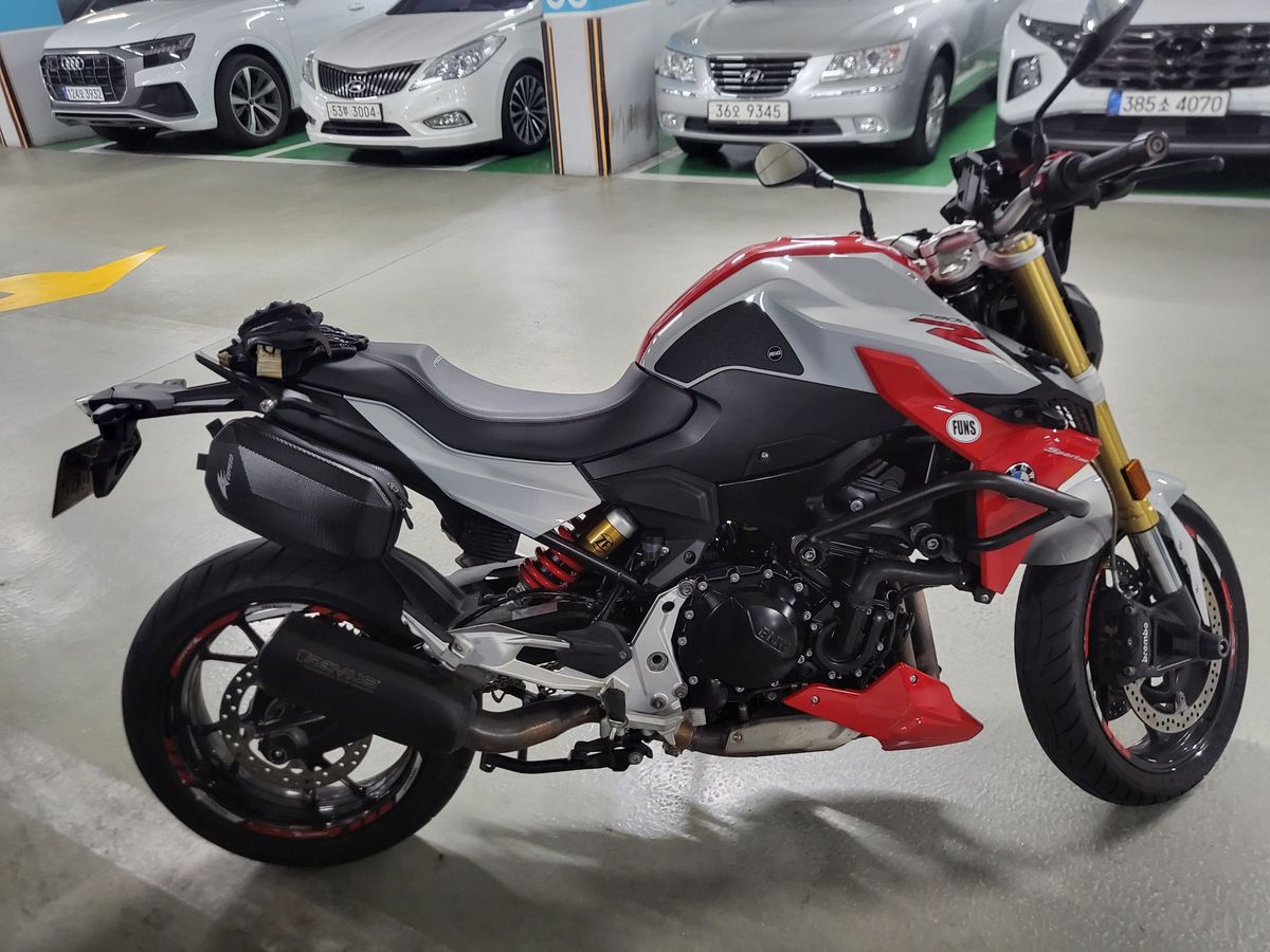 BMW F 900 R main