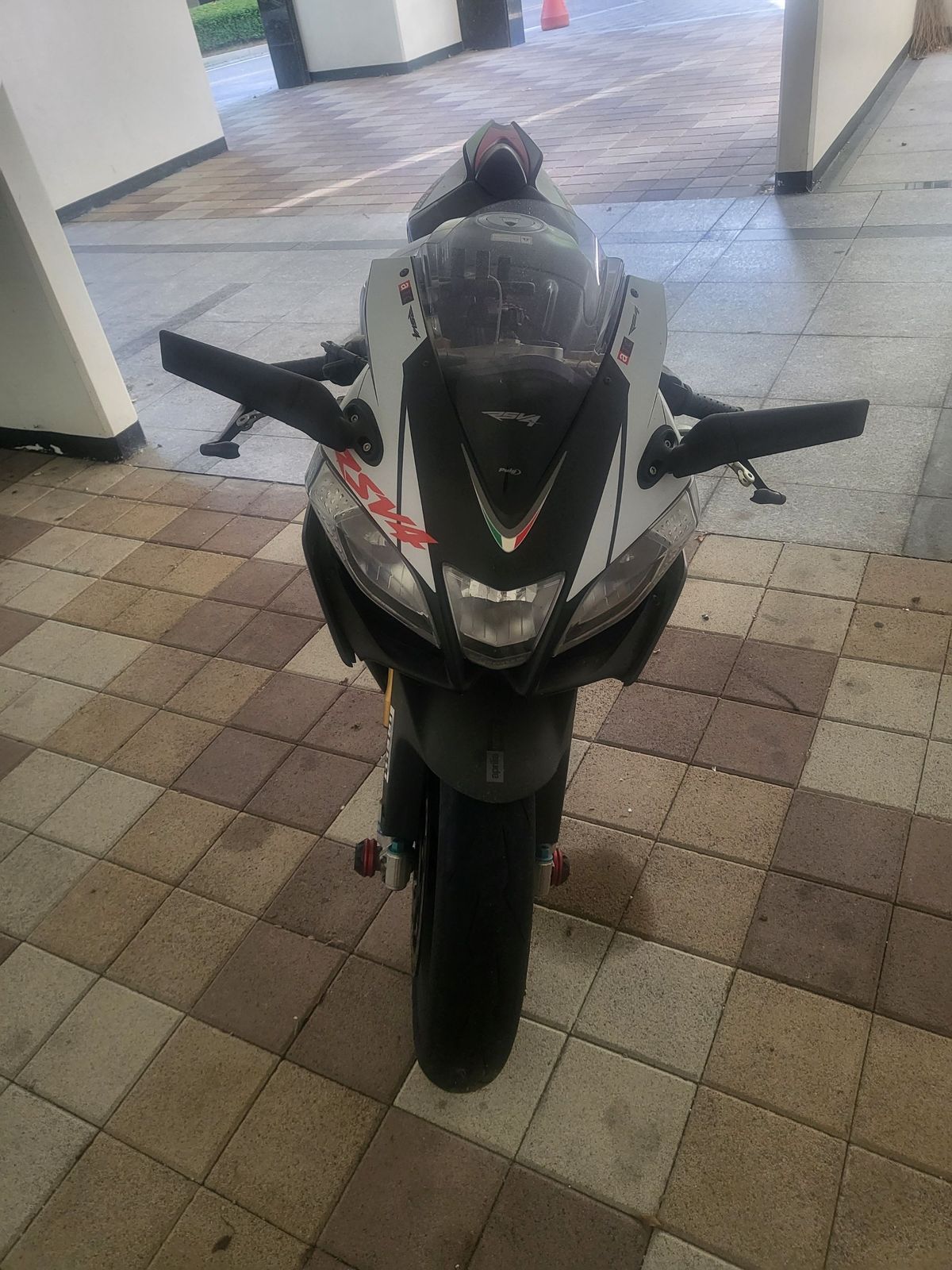 아프릴리아 RSV 4 RF main