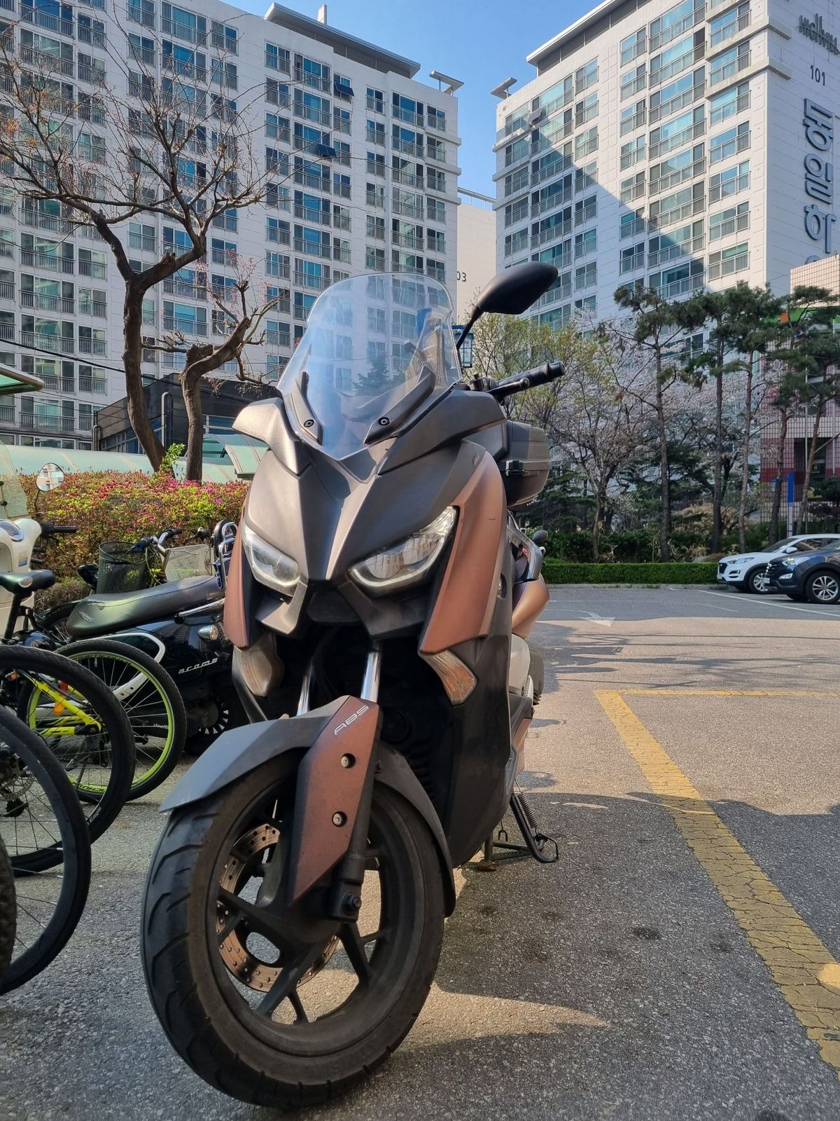 야마하 XMAX 300 ABS more