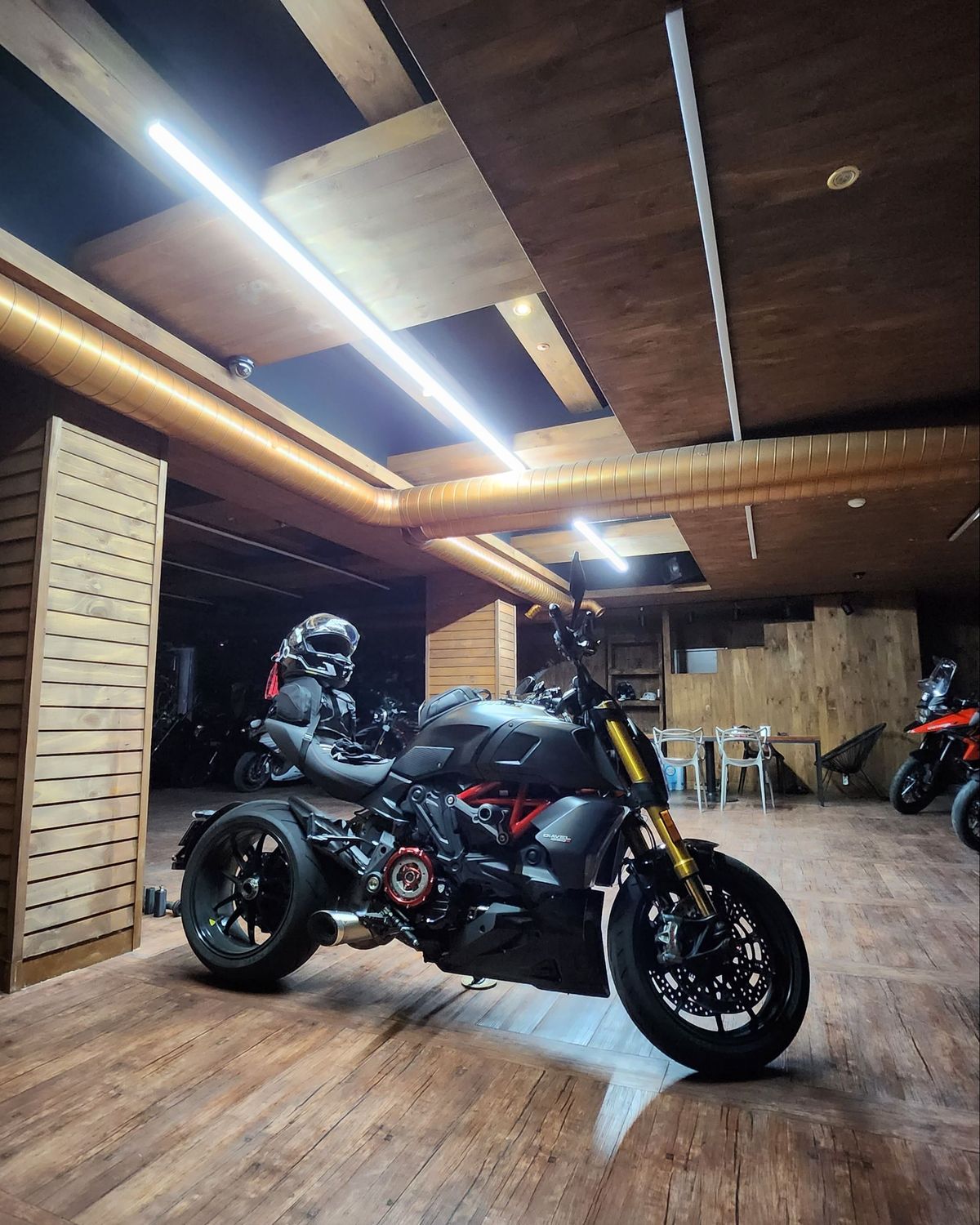 두카티 디아벨 1260 S 8