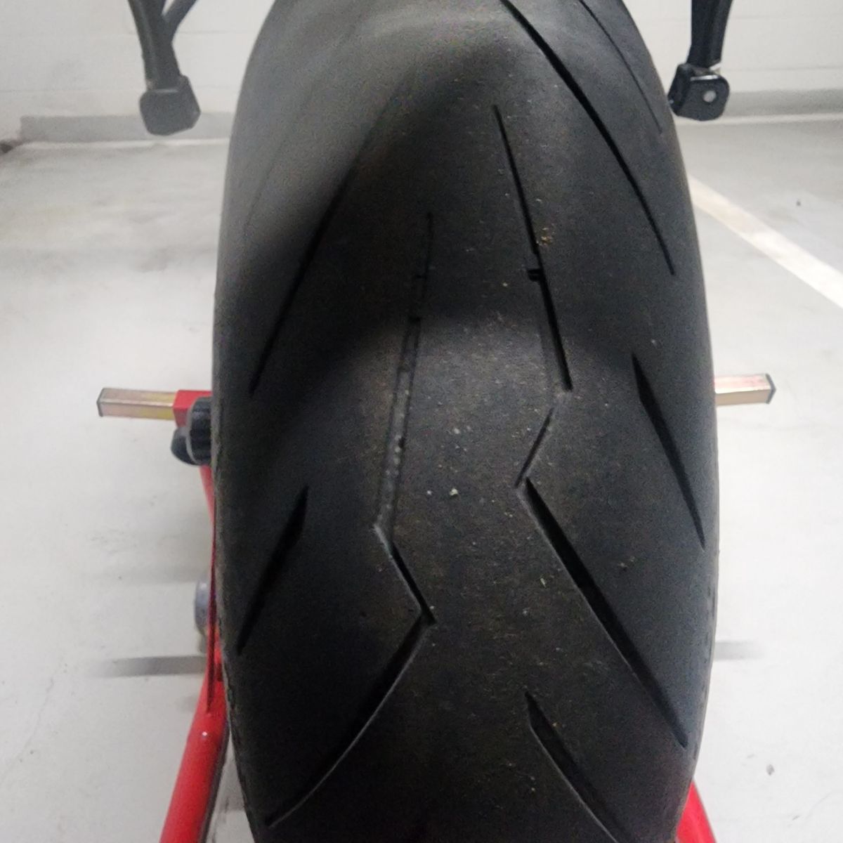 KTM 890 듀크 GP 9