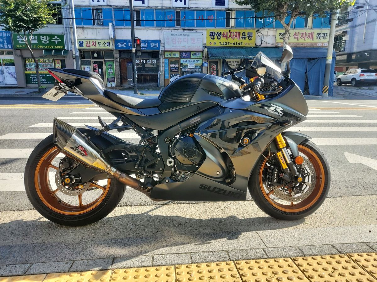 스즈키 GSX R 1000 R 블랙 에디션 main
