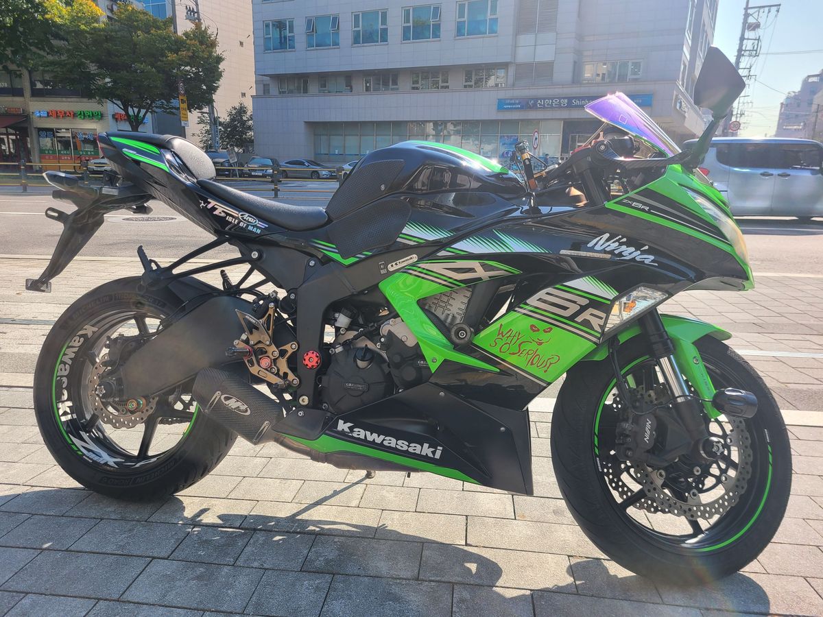 가와사키 닌자 ZX-6R main