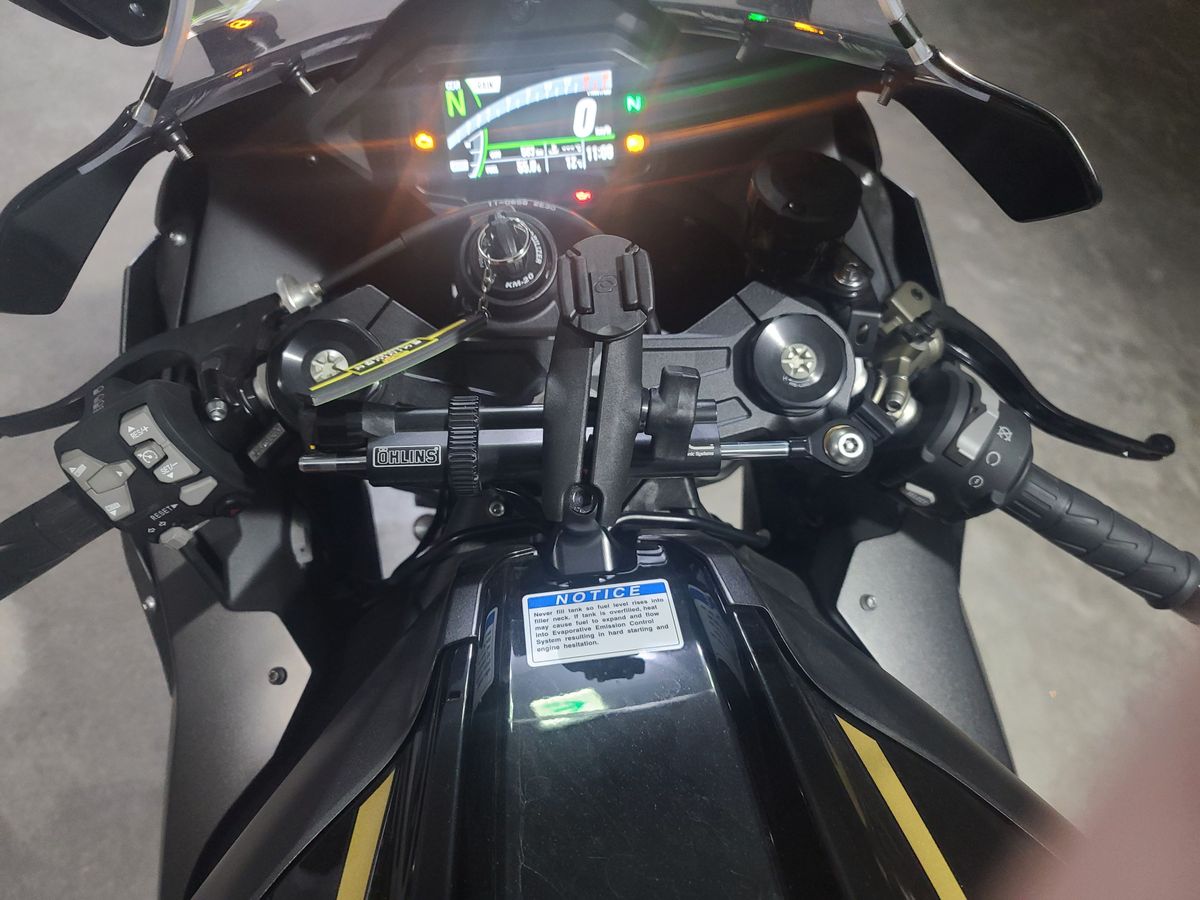 가와사키 닌자 ZX 10 R more