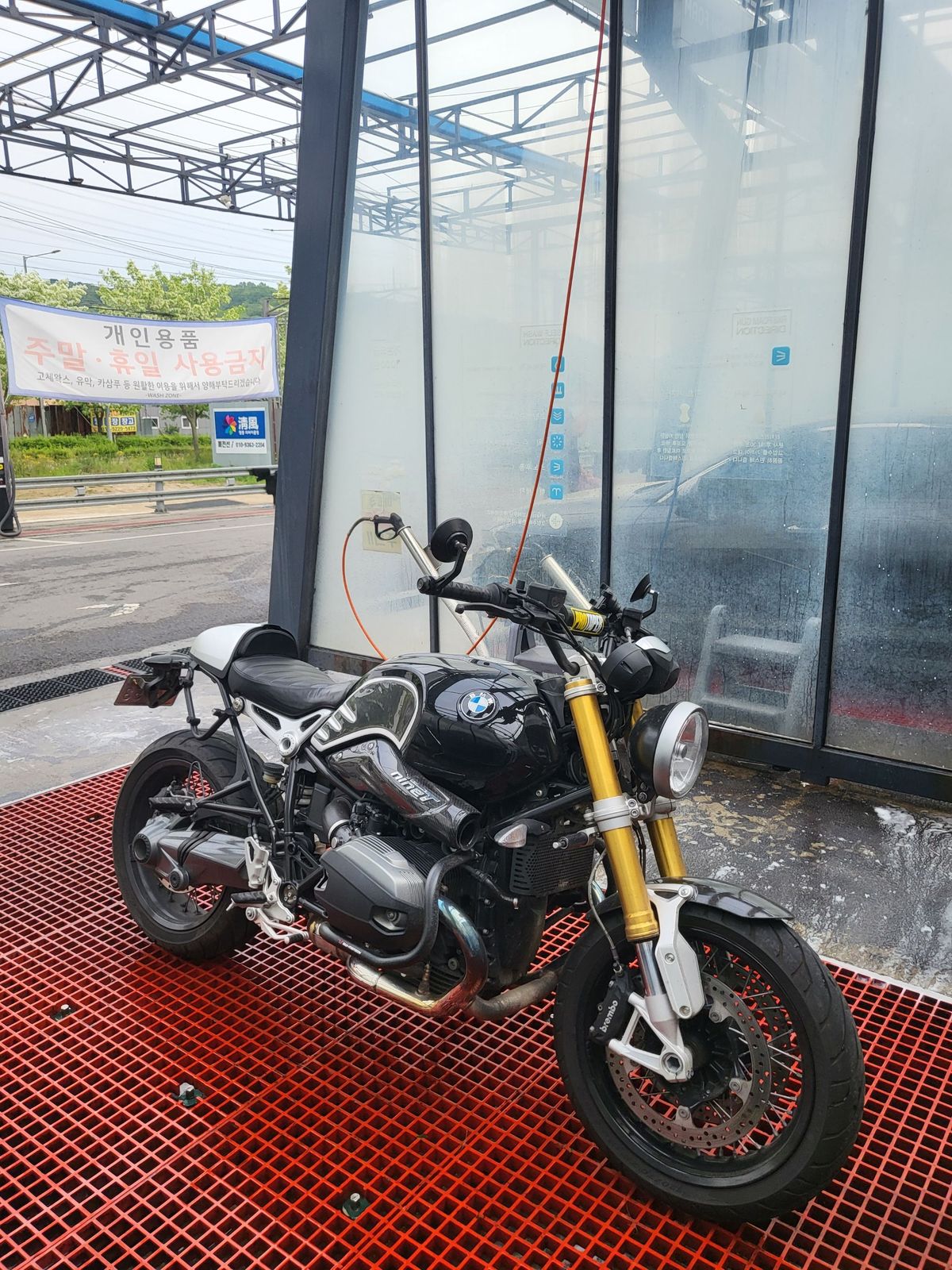 BMW R nine T  main