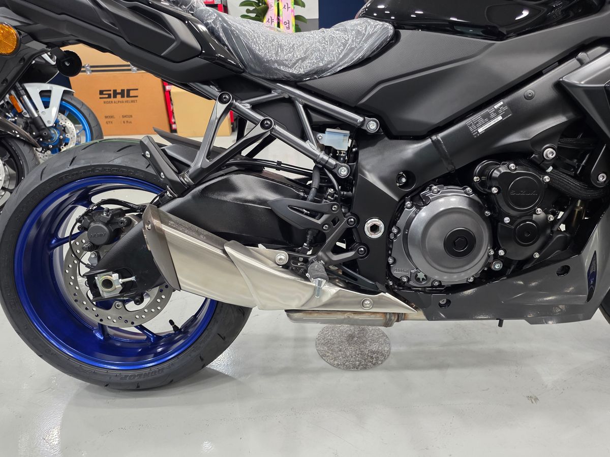 스즈키 GSX S 1000 GT 7