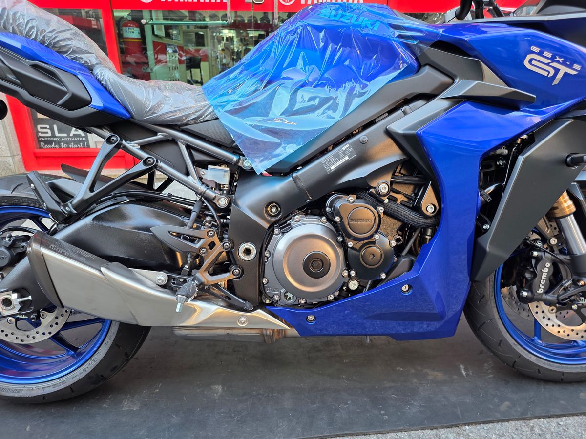 스즈키 GSX S 1000 GT 12