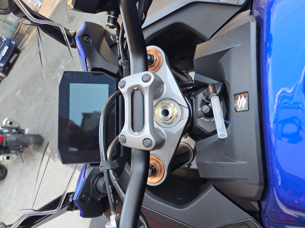 스즈키 GSX S 1000 GT 16